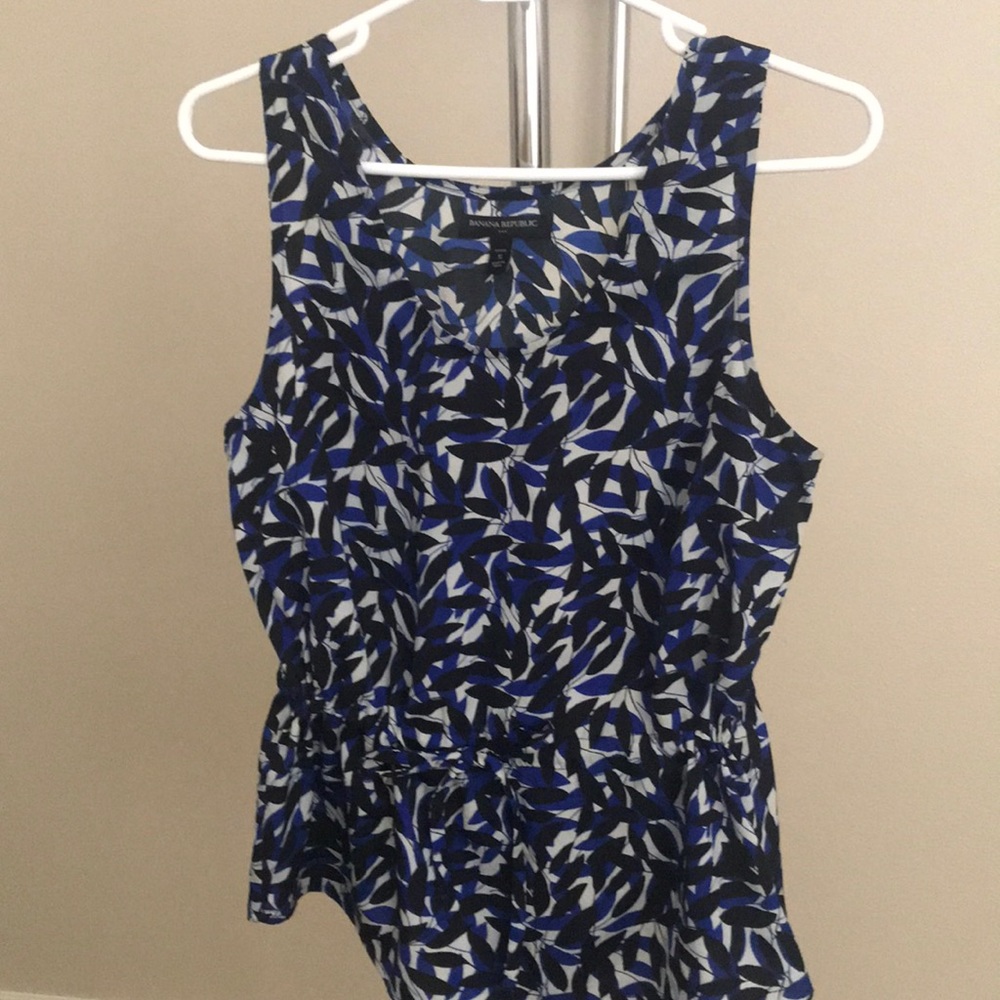 Banana Republic Sleeveless top that ties at waist